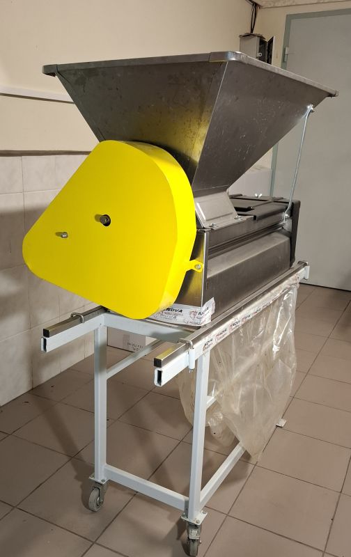 Електродробарка з гребневідділювачем.  Італія