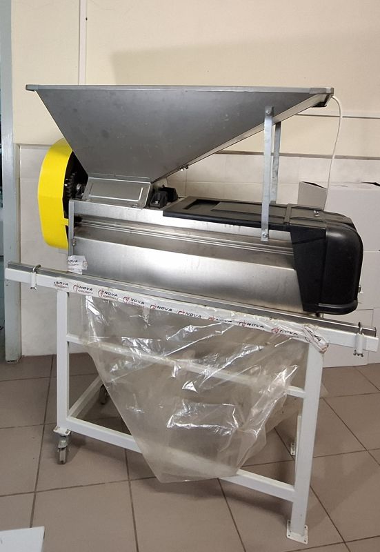 Електродробарка з гребневідділювачем.  Італія