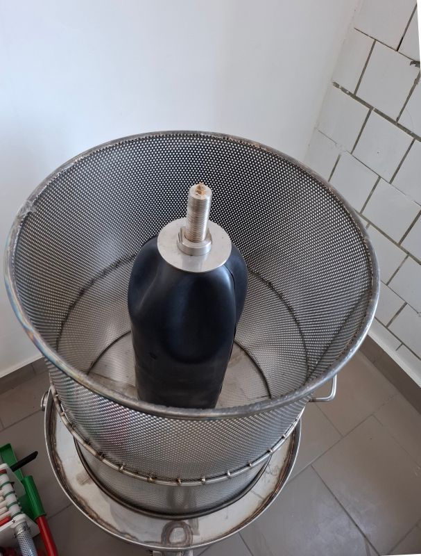 Прес для віджиму  виногадної мезги з нержавіючої сталі AISI 304 L.