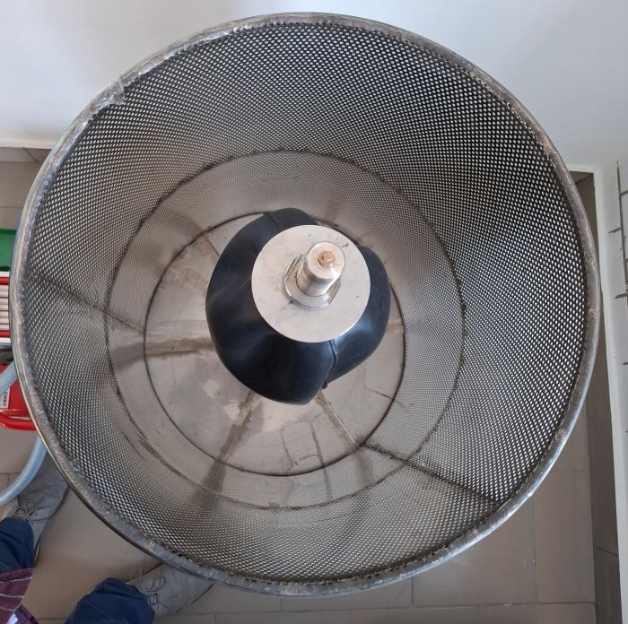 Прес для віджиму  виногадної мезги з нержавіючої сталі AISI 304 L.