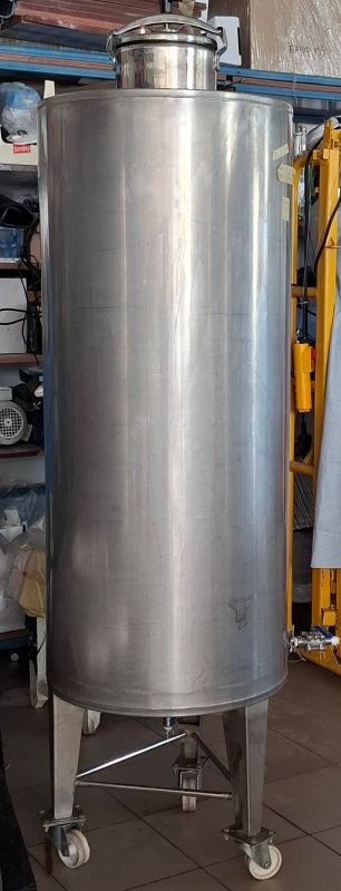 Ємність  з нержавіючої сталі AISI 304 L  , на опорах мобільна  310 літрів